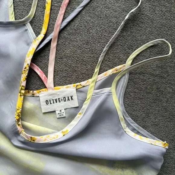 Olive + Oak Criss Cross Strap Tank Top Medium - Picture 2 of 4